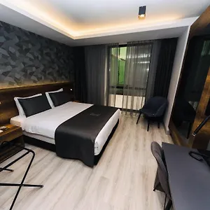 Hotel Emen's